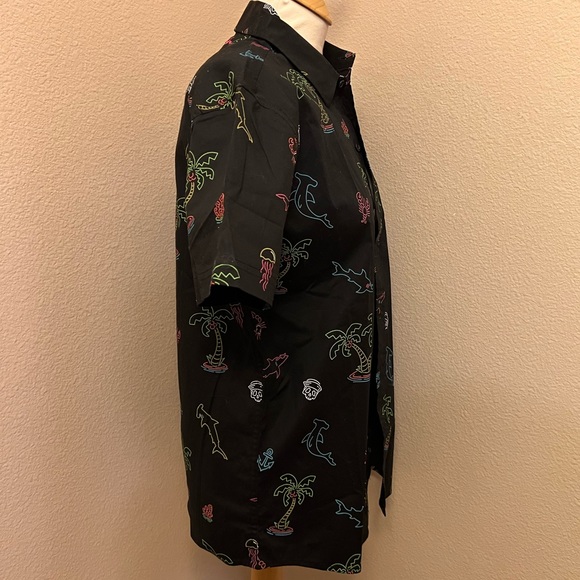 Maui & Sons Button Down Shirt - Picture 3 of 3